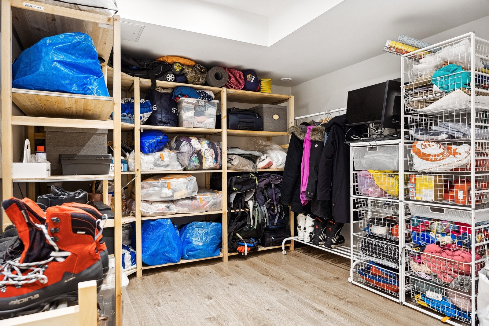 Kjelleren rommer også en romslig bod på 17 kvm med svært god oppbevaringsplass. Galleribilde