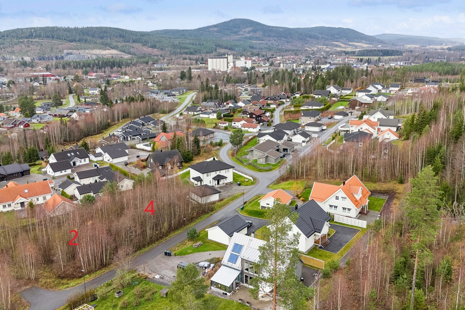 Området er veletablert og består i hovedsak av nyere eneboliger og flermannsboliger Galleribilde