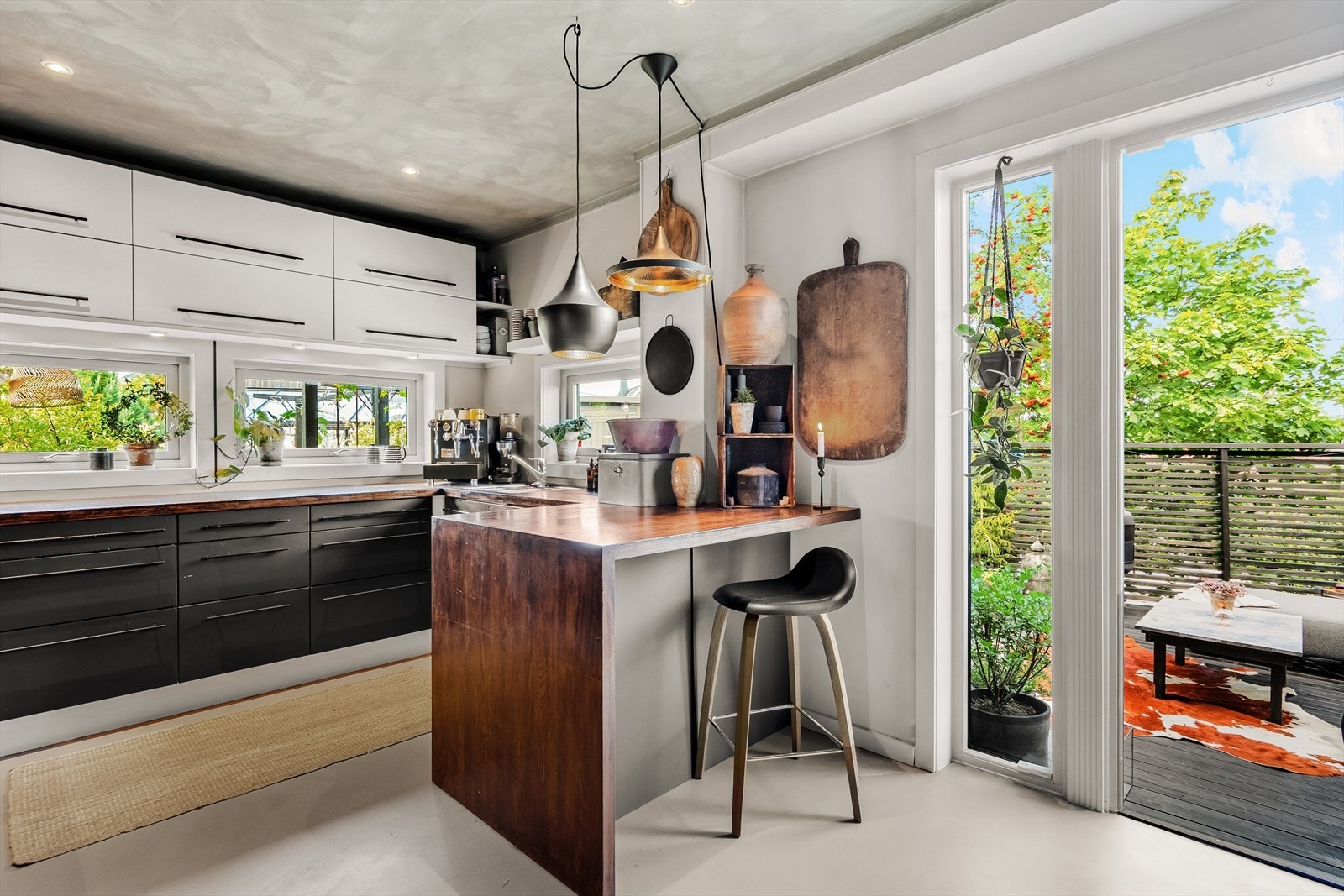 Kjøkkenet fra Norema har malte fronter i tidløse farger Galleribilde