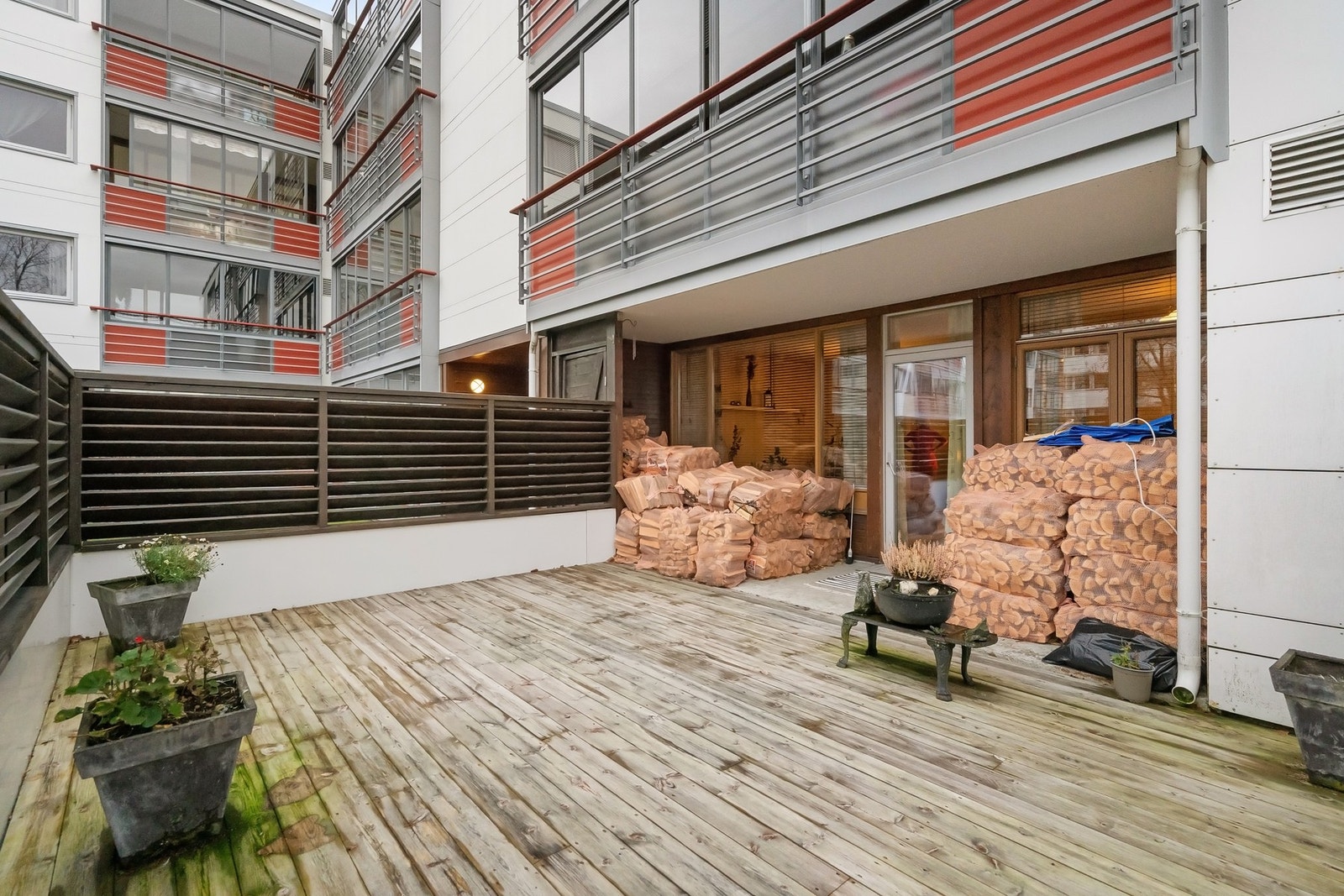 Praktisk delvis overheng over terrassen. Galleribilde