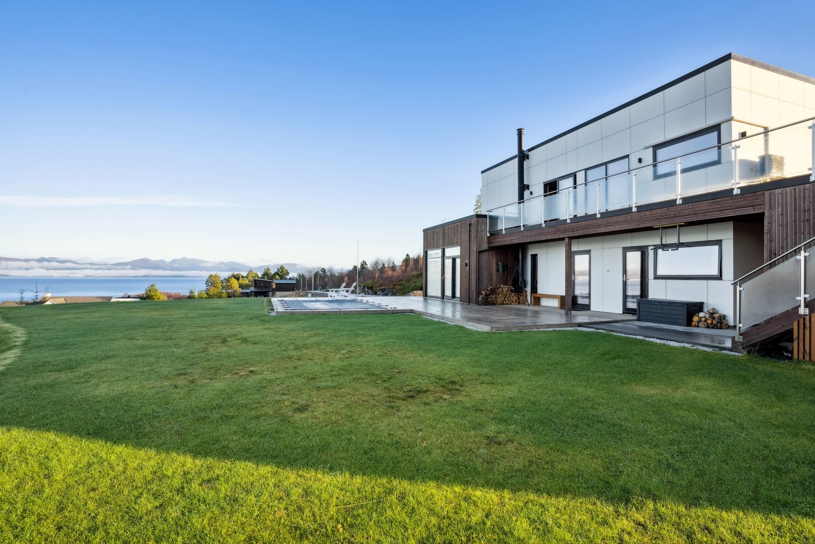 Flat og pent opparbeidet tomt på 1315 m2 Galleribilde