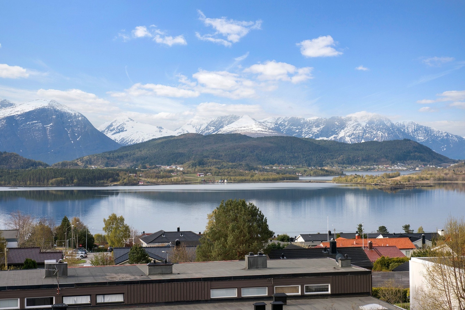 Vi tør å påstå at utsikten er flott uansett vær, men en solskinnsdag er å foretrekke. Galleribilde