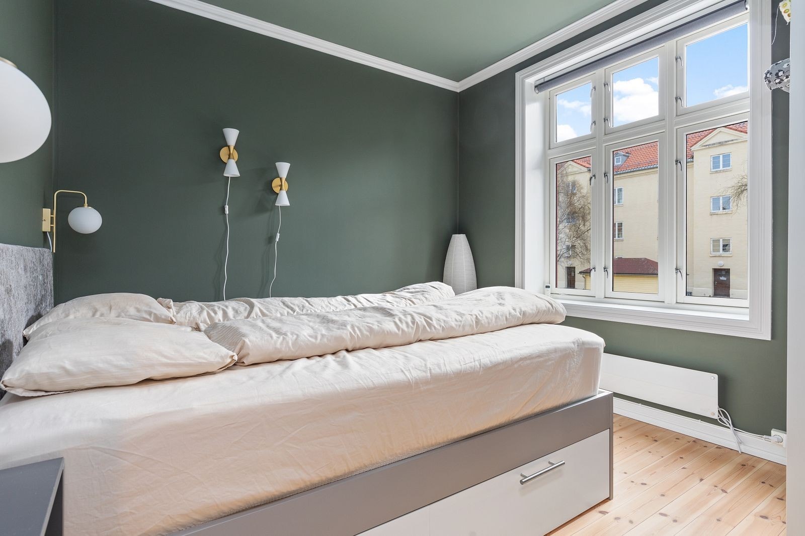 Soverom. Her kan man bruke smartsystemet på ovn, rullegardin og lys Galleribilde