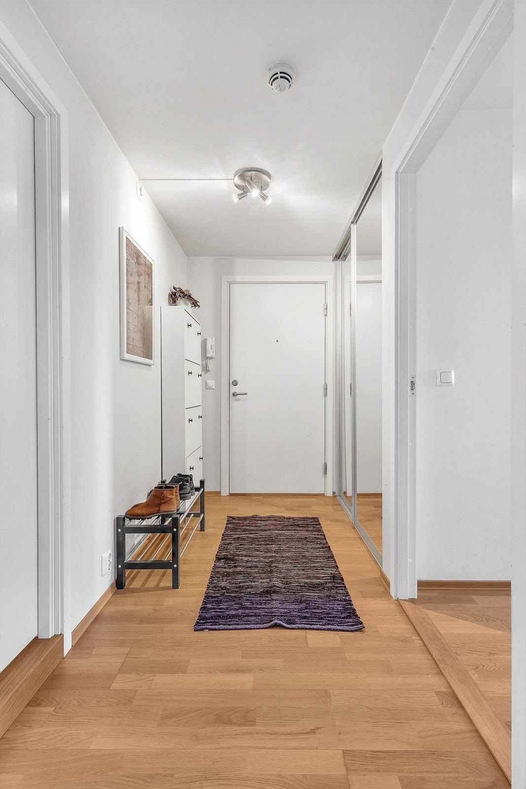 Gang/entré med garderobeskap Galleribilde