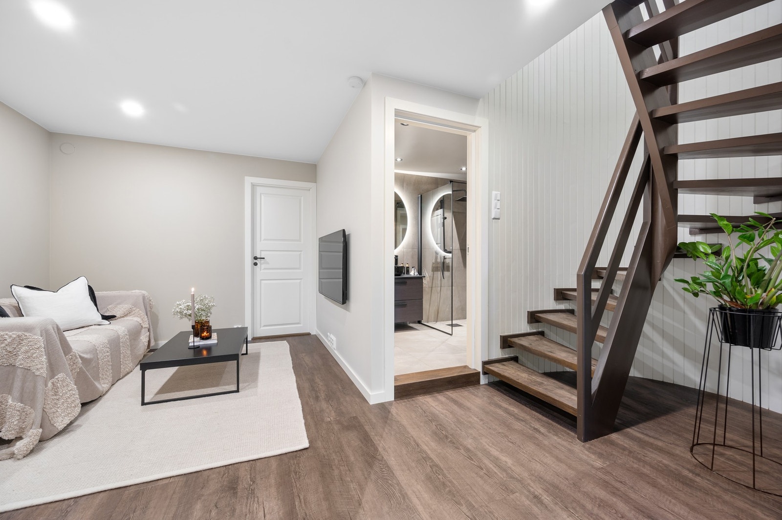 Stor og romslig kjellerstue. Galleribilde