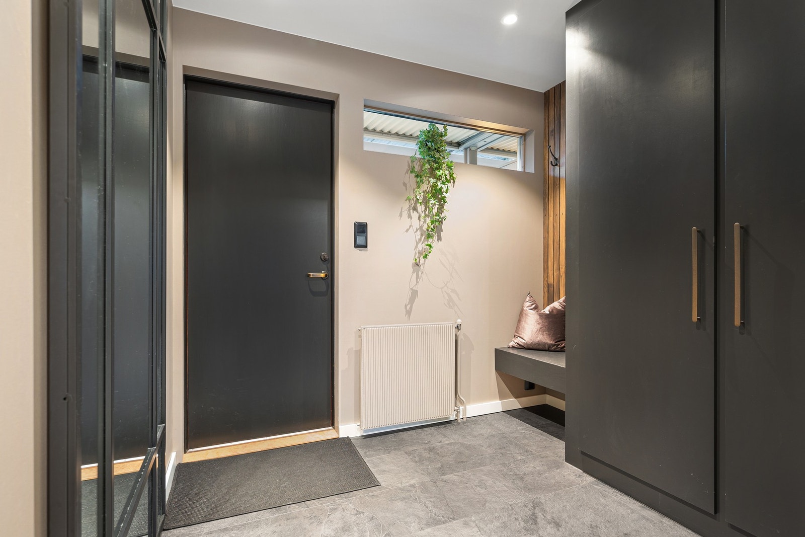 Innbydende og stor entre på 5,1 kvm. Galleribilde