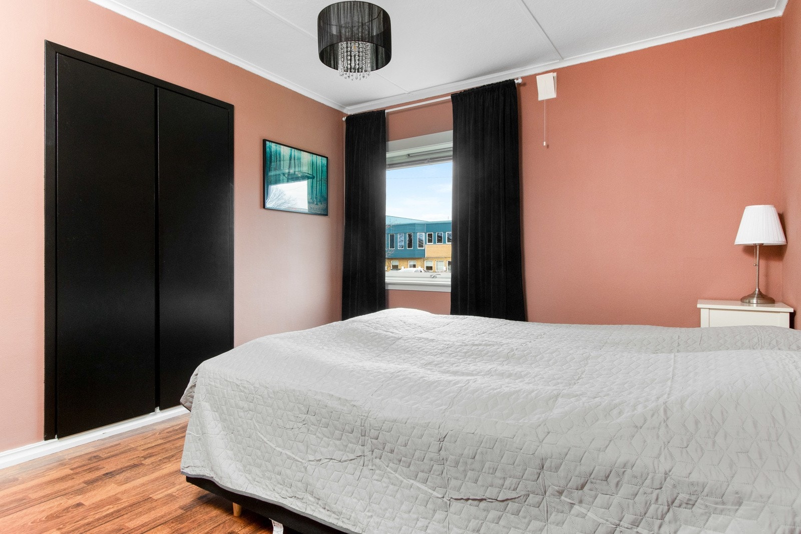 Leiligheten har to soverom som begge har inngang fra entreen. Galleribilde