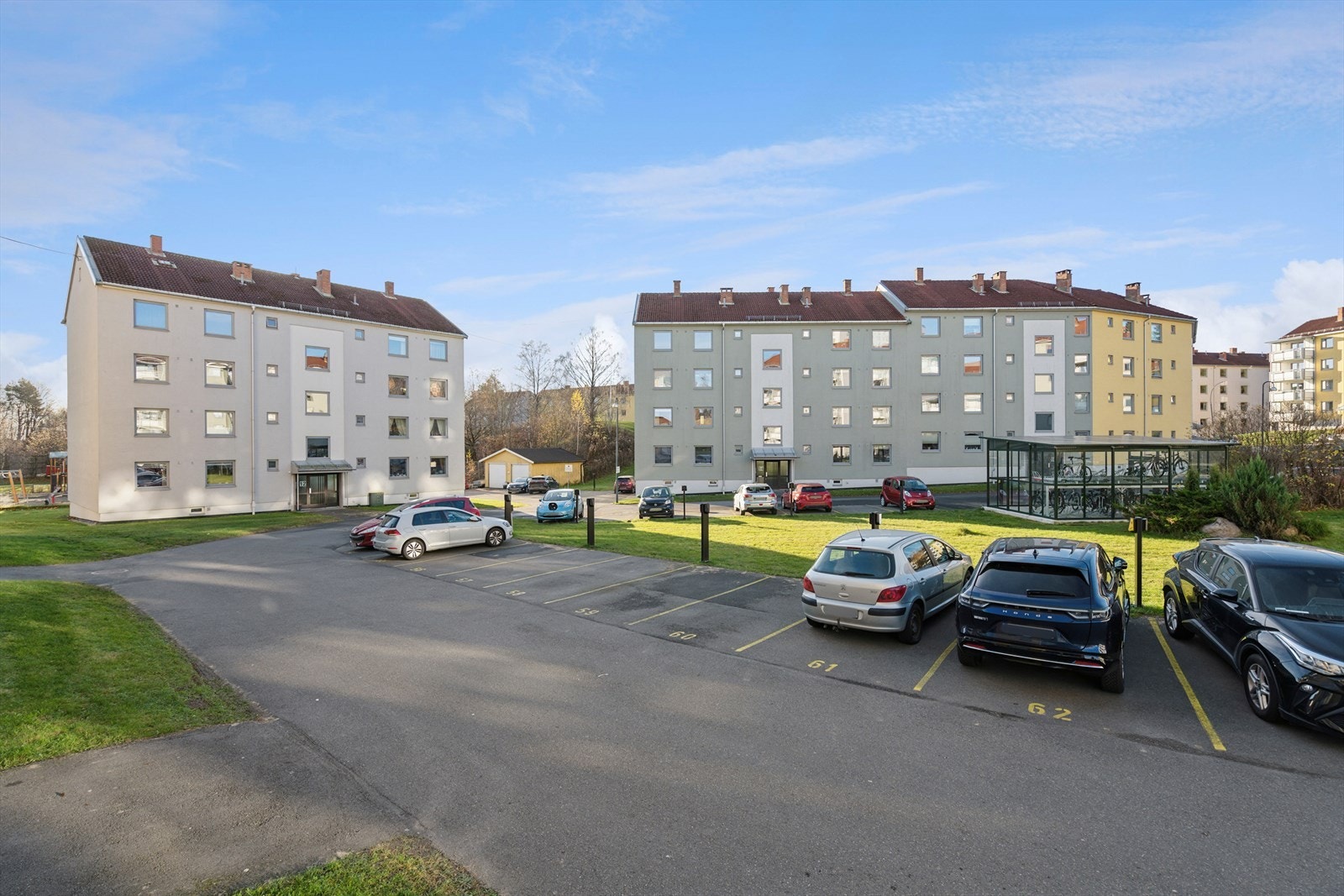 Sykkelbod ble ferdigstilt i 2023. Gratis fellesvaskeri i borettslaget. Her er det nærhet til "alt" man trenger i hverdagen. Lagringsplass i 3 boder. Galleribilde