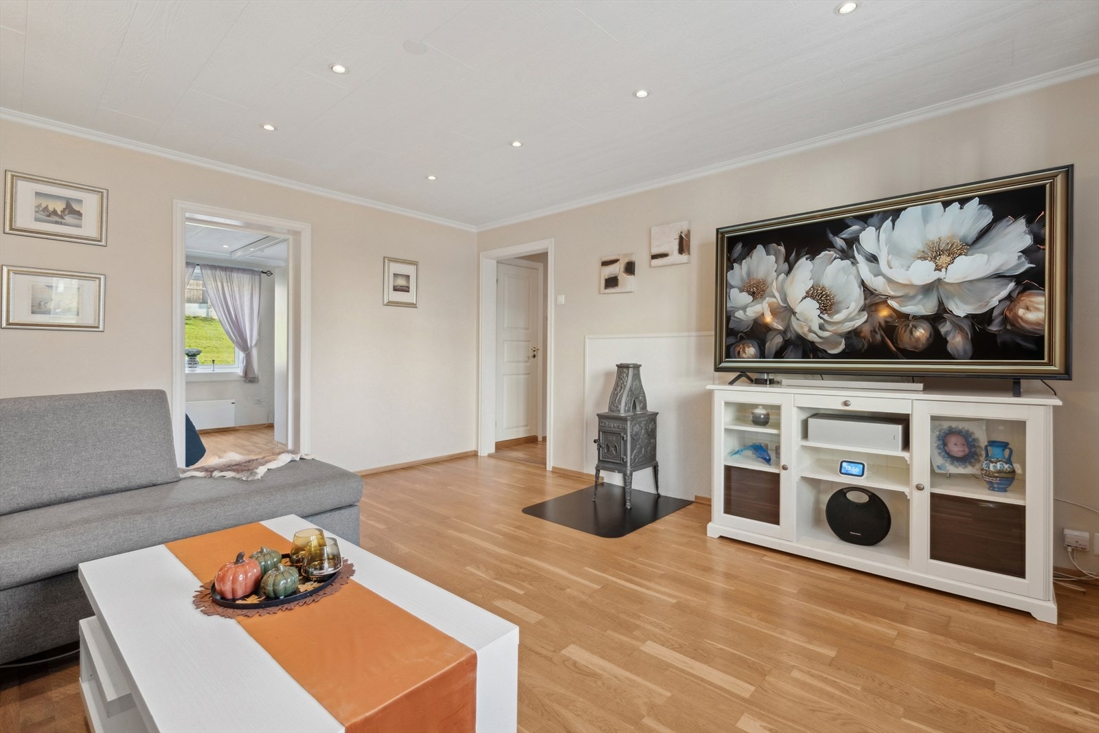 Denne leiligheten er velholdt og har en luftig planløsning. Galleribilde