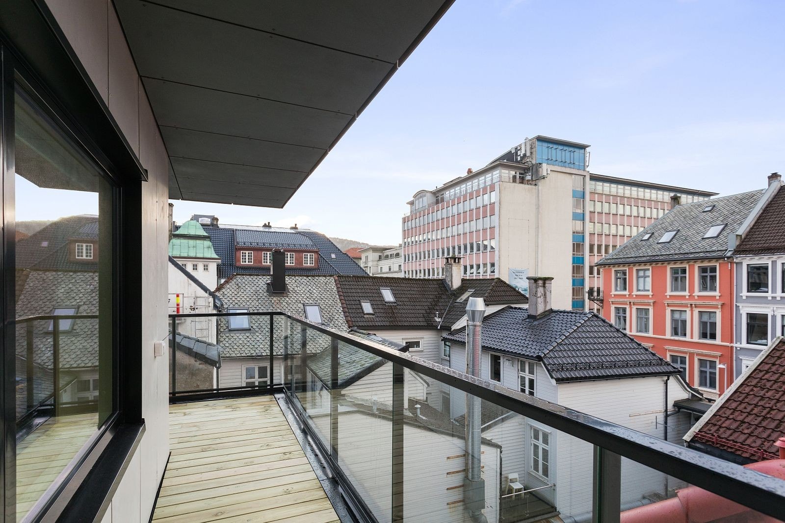 Fra stuen er det utgang til privat balkong med gode solforhold Galleribilde