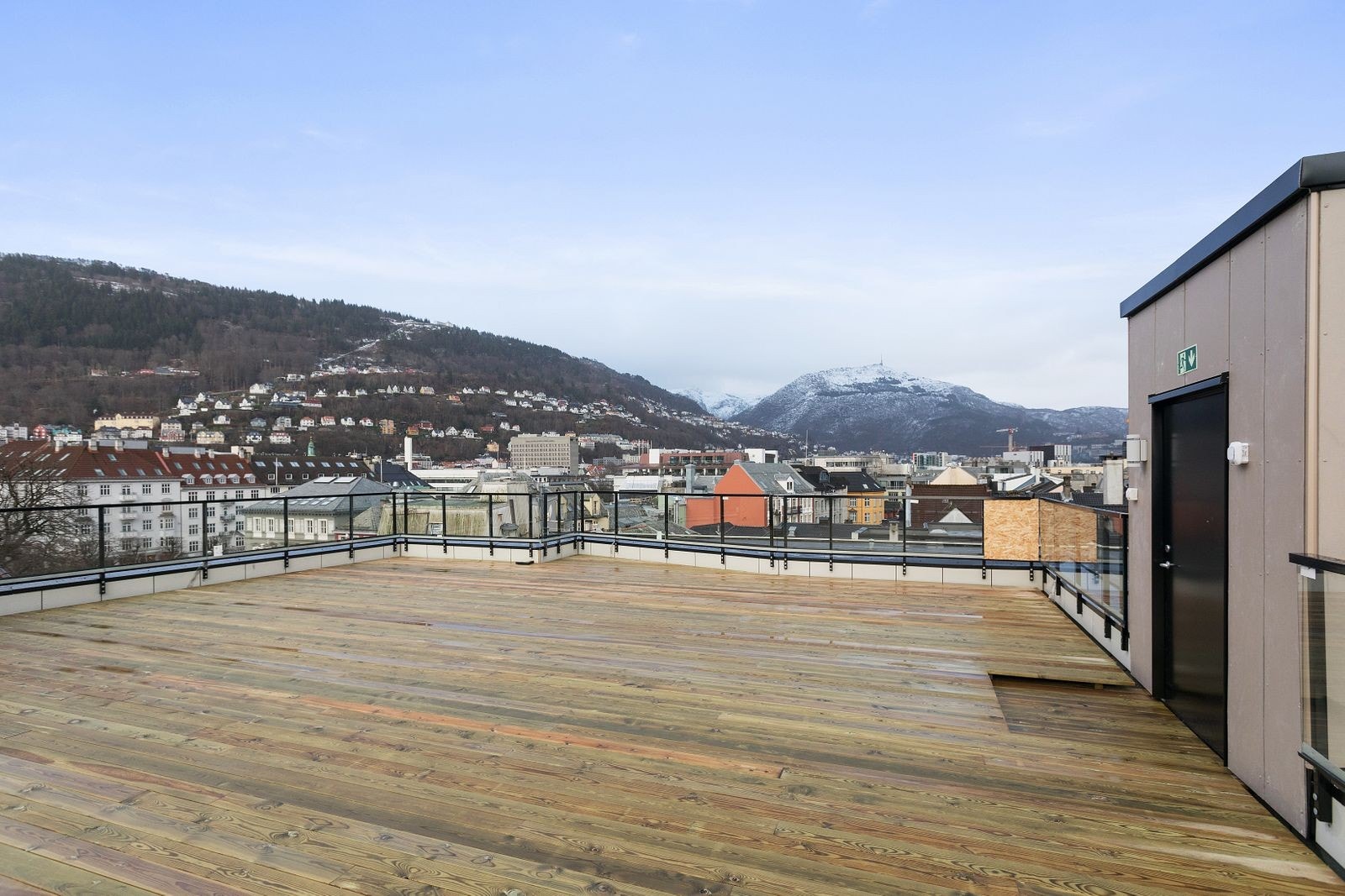 Stor felles takterrasse med fantastisk utsikt Galleribilde