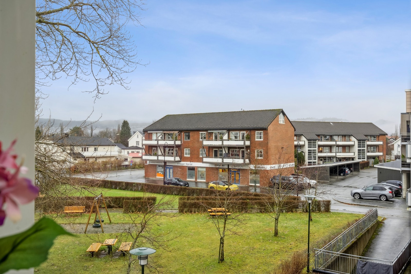 Utsikt mot Wergelandsvegen fra soverommet. Galleribilde