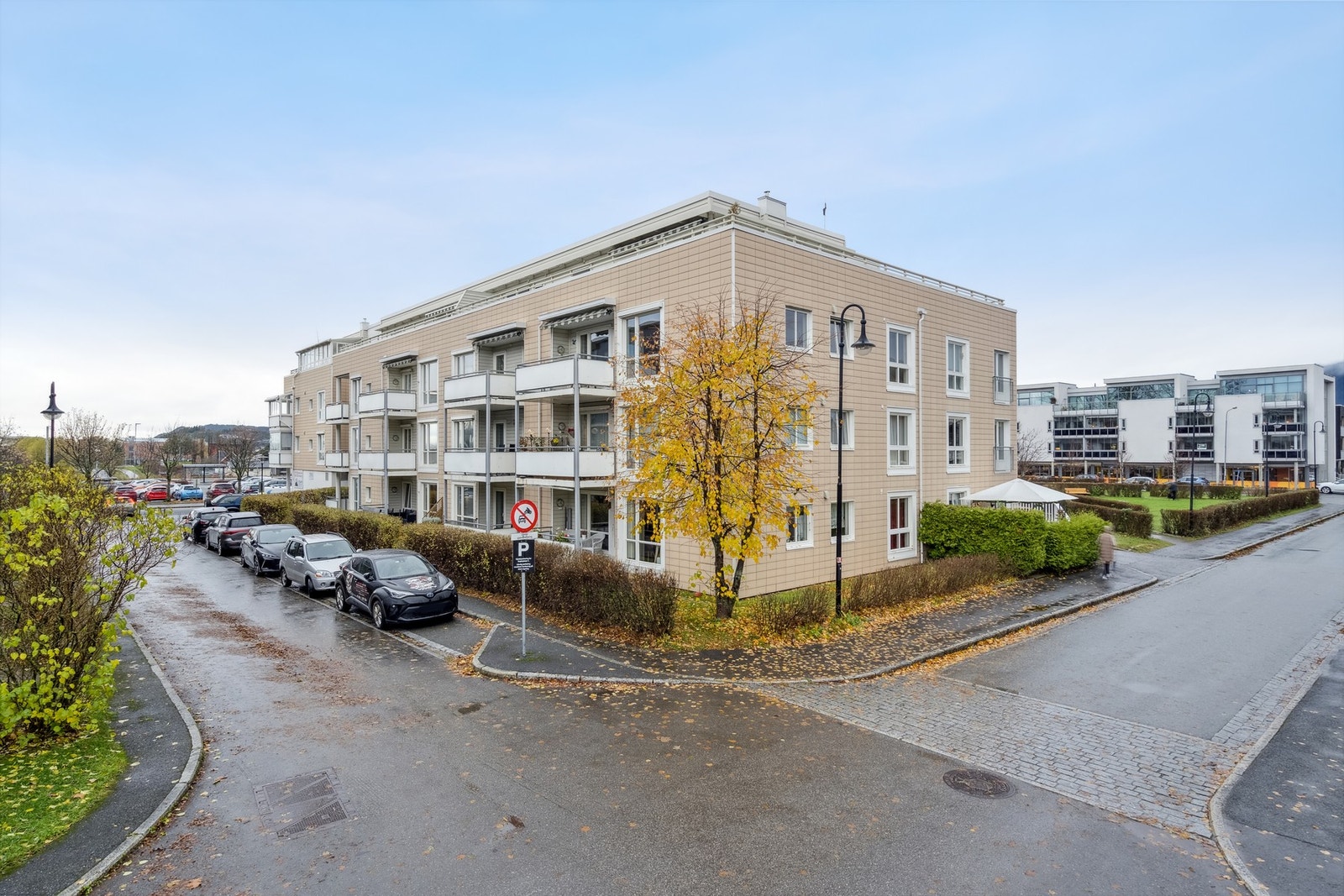 En innbydende og velholdt 2-roms selveierleilighet beliggende i 3. etasje midt i Stjørdal sentrum. Galleribilde