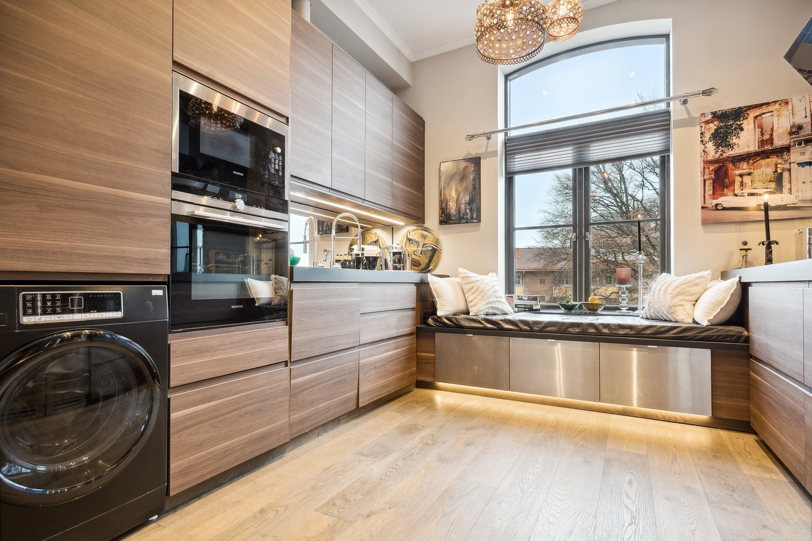 Integrert Bang&Olufsen anlegg på kjøkken medfølger. Galleribilde