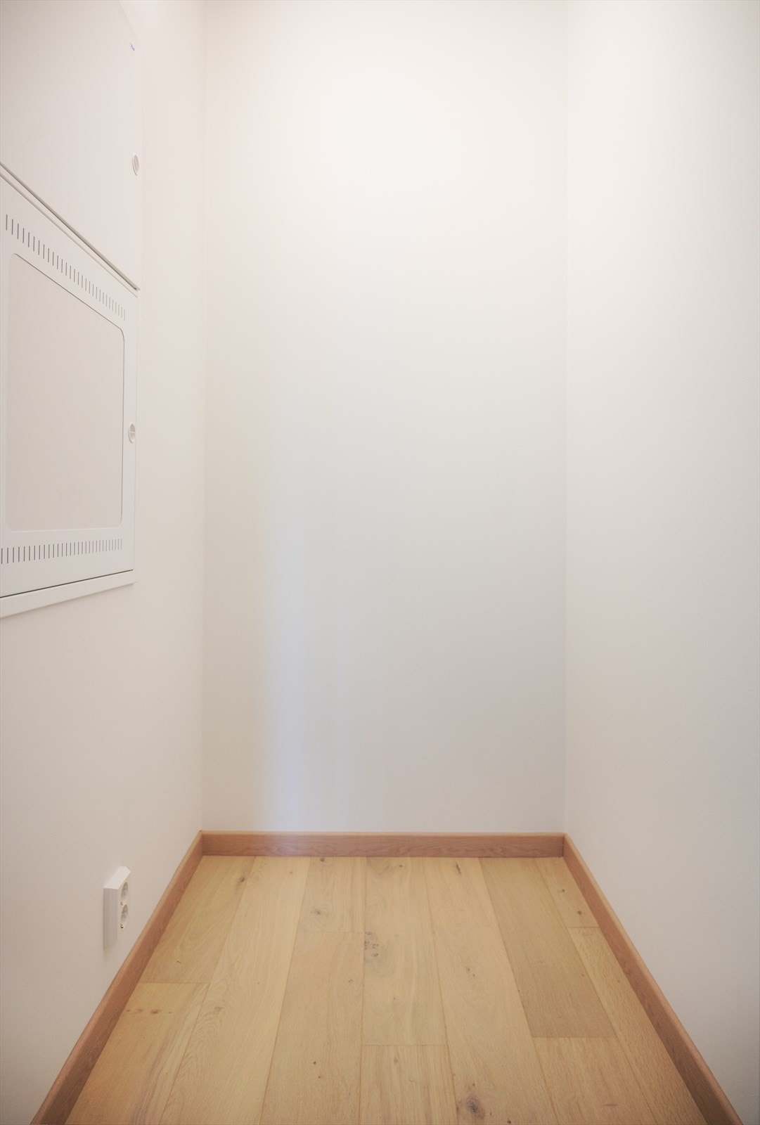 Teknisk bod med plass til oppbevaring. Galleribilde