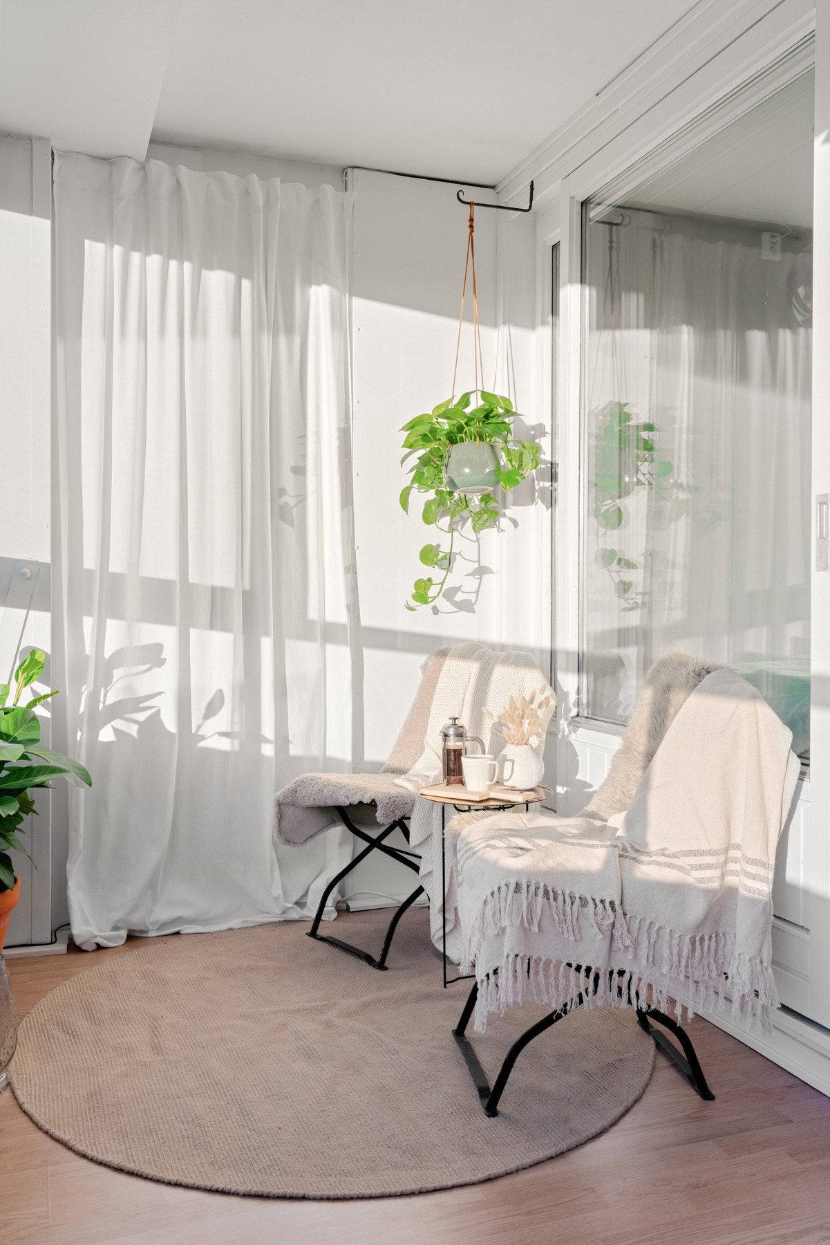 Balkongen er innglasset og gir dermed lengre tid for bruk gjennom året. Galleribilde