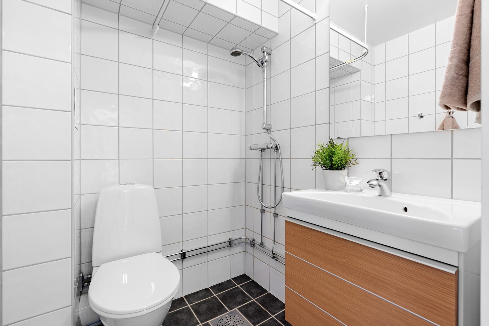 Badet ble totaloppusset i regi av borettslaget i 2009 i følge forrige eier (våtromsprosjektet var i perioden 2008-2012). Galleribilde