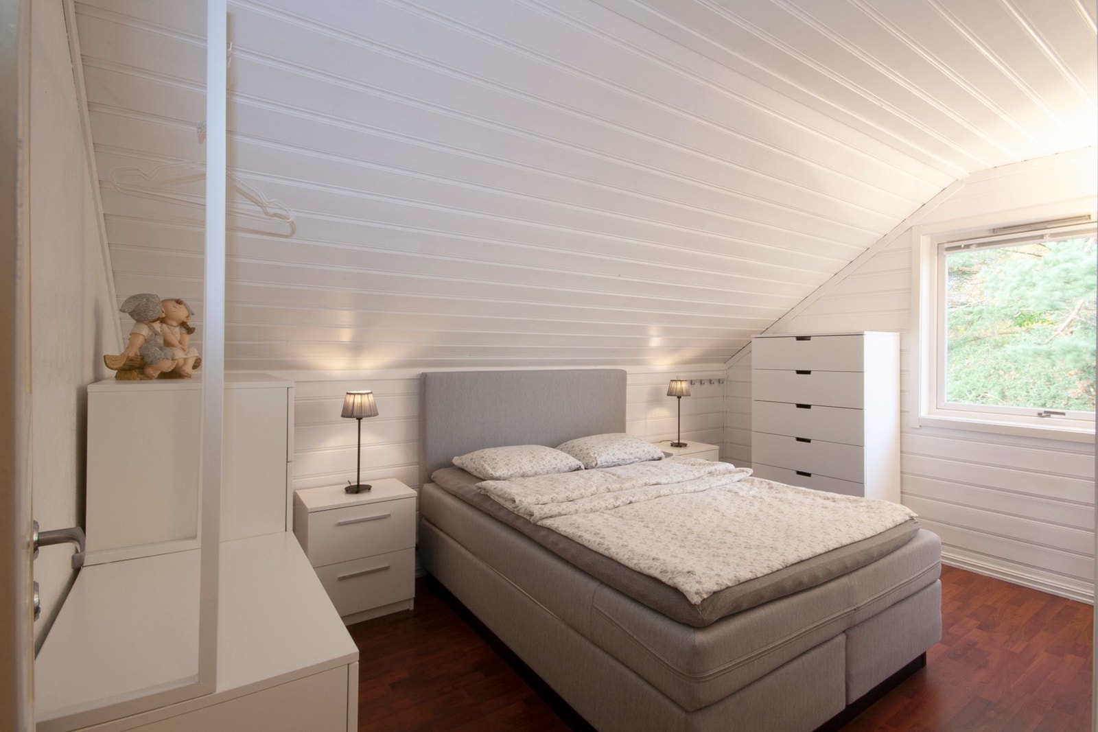 Boligen har tre soverom beliggende i andre etasje. Galleribilde