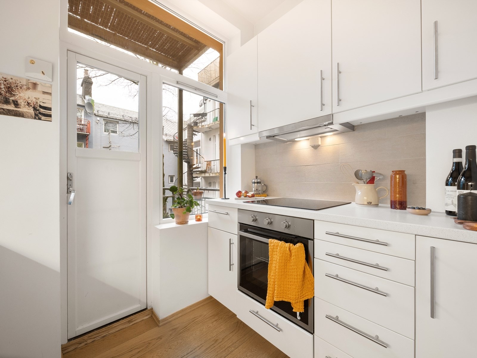 Det er også utgang til felles terrasse/rømningsvei via kjøkkenet Galleribilde