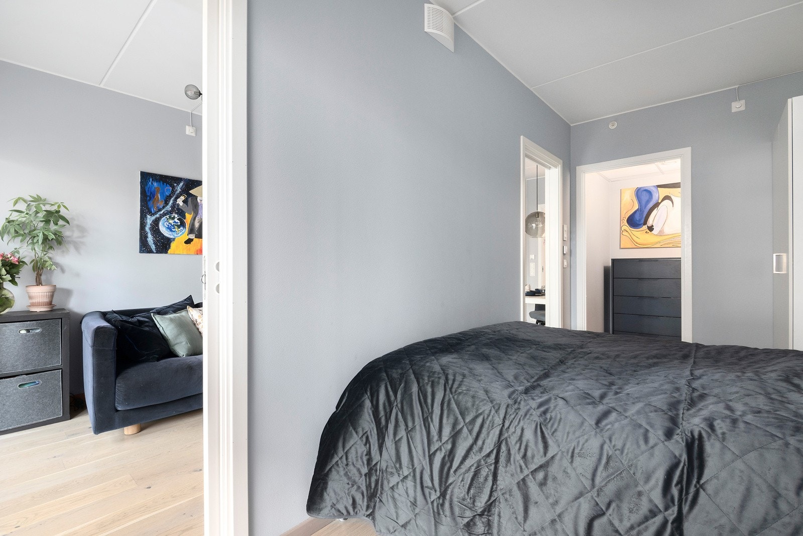Fra soverommet har du adkomst til en innvendig bod på ca. 4 kvm Galleribilde