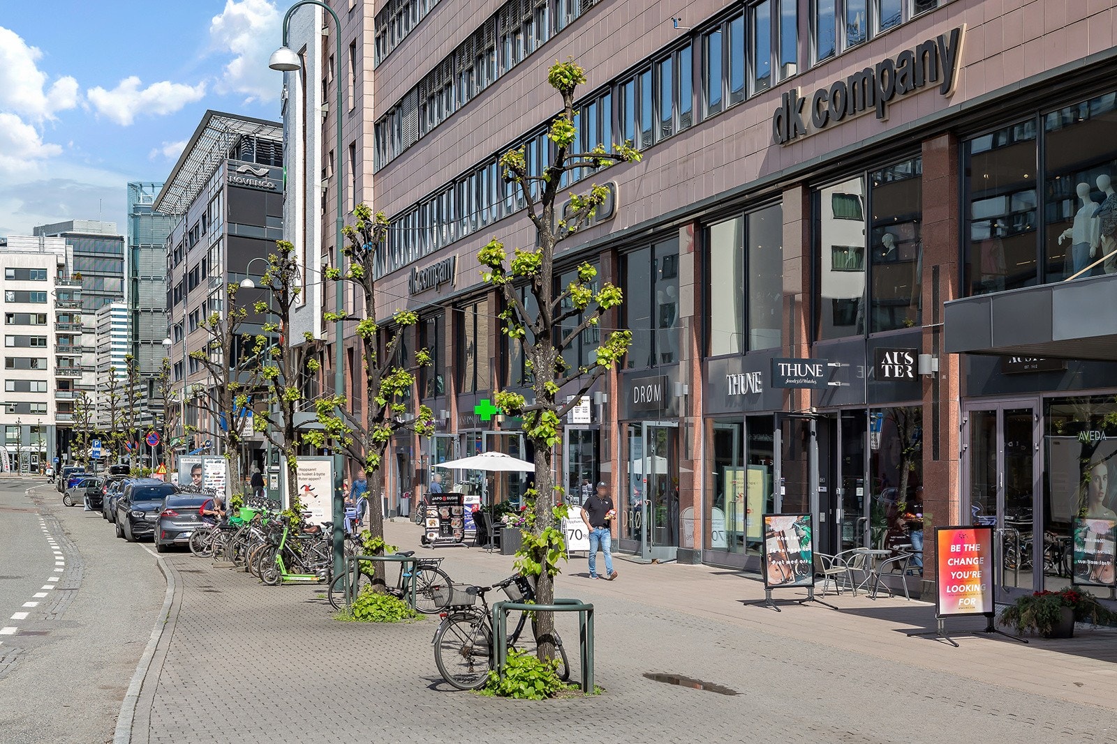 Karelyst Allé på Skøyen med alle sine fasiliteter og servicetilbud innen kort gangavstand Galleribilde