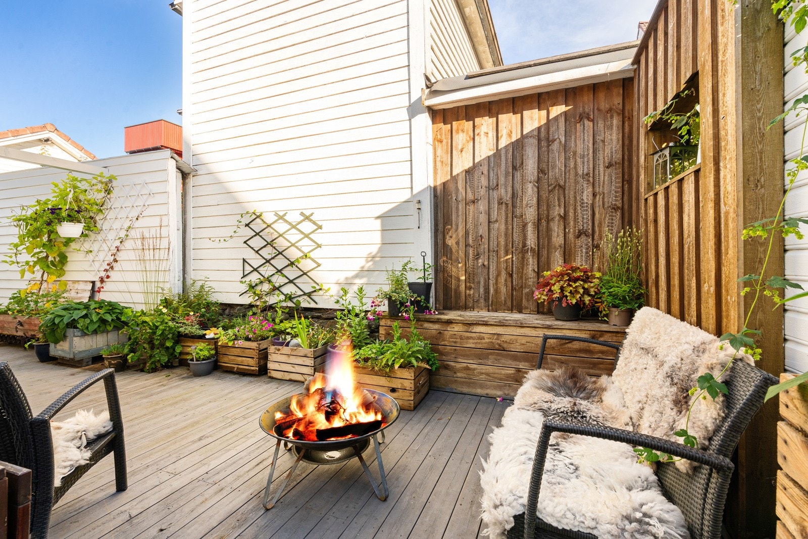 Denne eiendommen er tilrettelagt for adkomst og uteareal rundt hele huset. Galleribilde