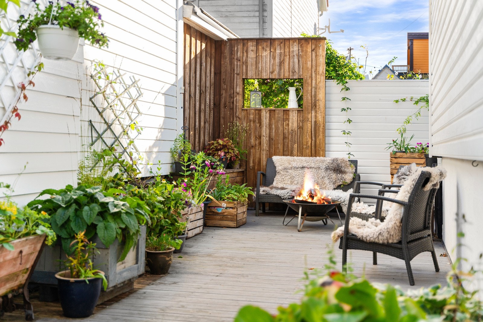 Flott uteområde perfekt for både rolige kvelder og sosiale sammenkomster. Galleribilde