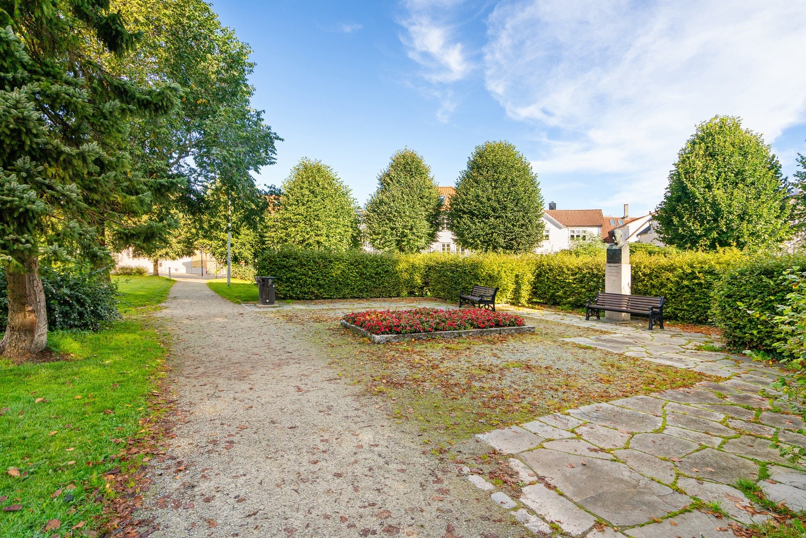 Parken ligger rett over veien for boligen. Galleribilde