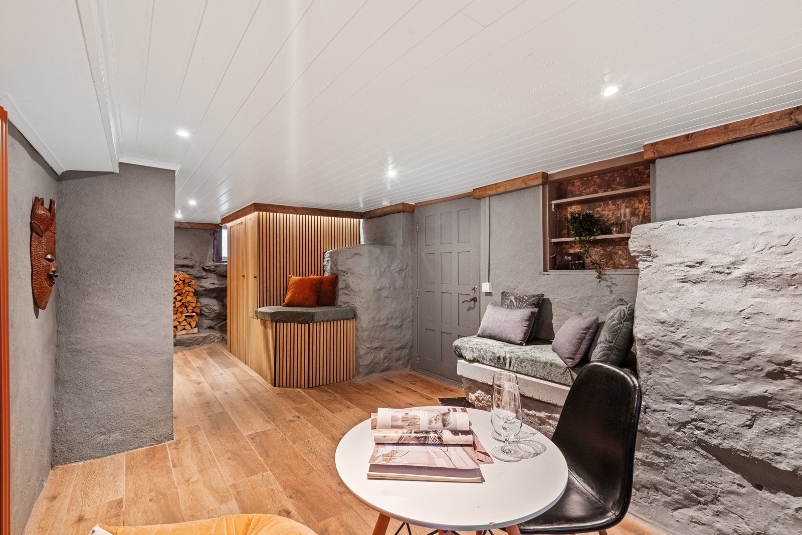 Kjelleren er innredet i ettertid, og noen av endringene er ikke byggemeldt og godkjent. Galleribilde