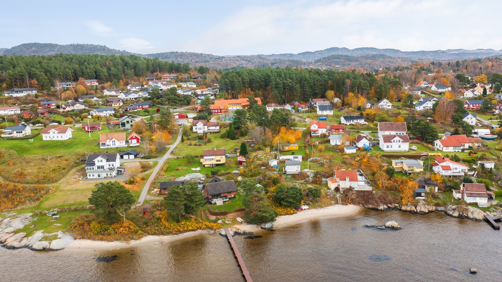 Sandøya er en idyllisk øy med koselige stier, små viker og nydelige strender Galleribilde