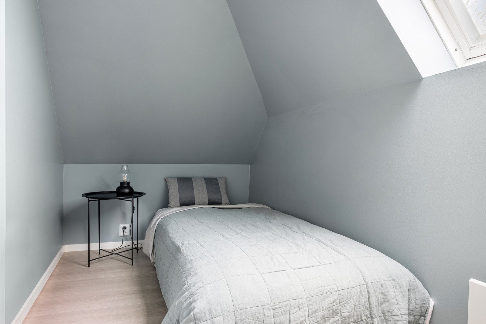 Minste rommet på 4,7kvm er innredet som soverom, men ikke godkjent. Galleribilde