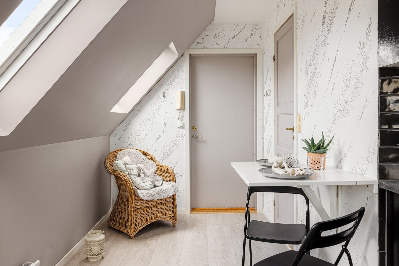 Det første du kommer inn til er en lys og koselig stue. Galleribilde