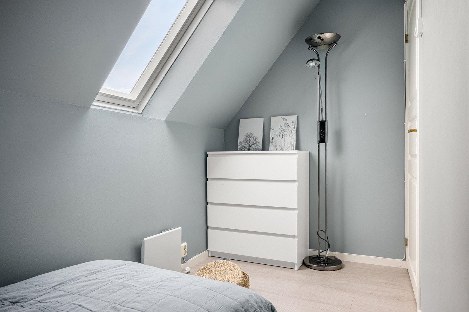 Du har god plass til oppbevaring og seng. Galleribilde