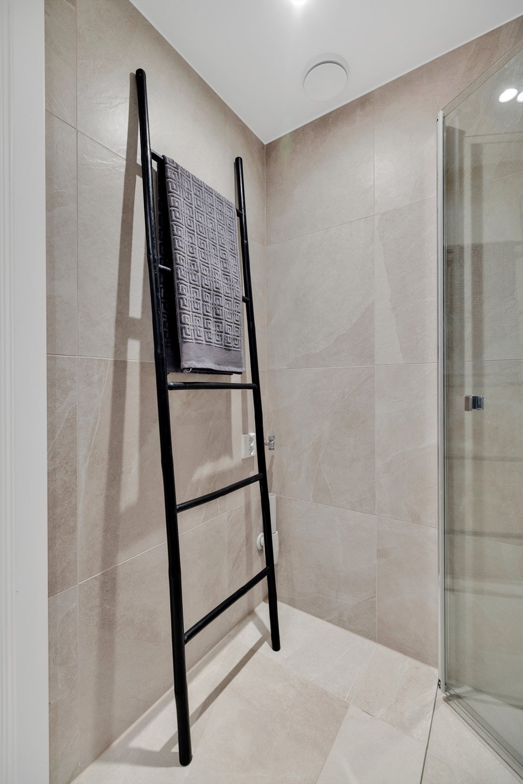 Opplegg til vaskemaskin og tørketrommel på badet. Galleribilde