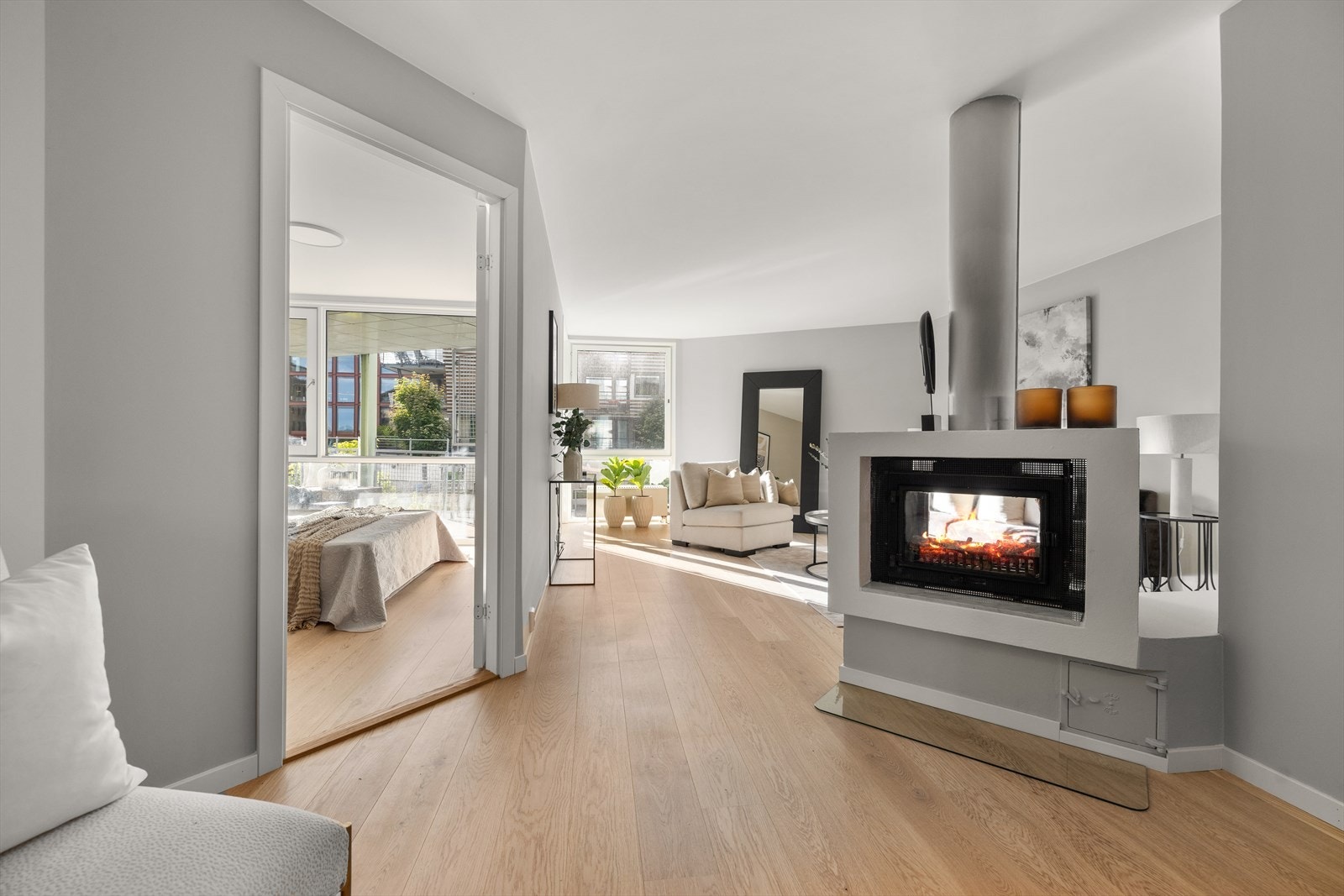Fra stuen er det adkomst til hovedsoverom. Galleribilde