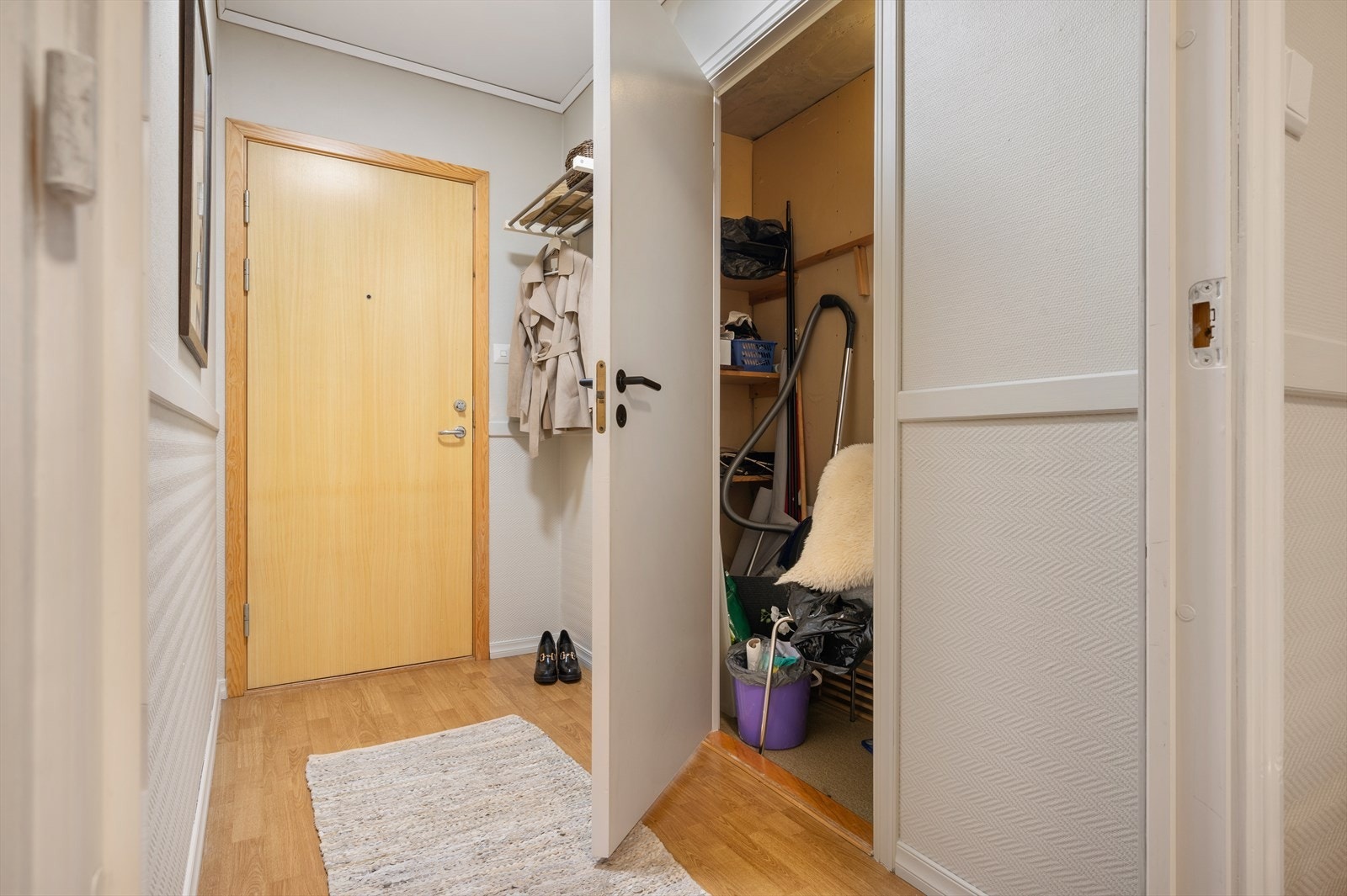 - Merk tilkomst til innvendig bod på 2,2m² - praktisk for ekstra oppbevaring - Galleribilde
