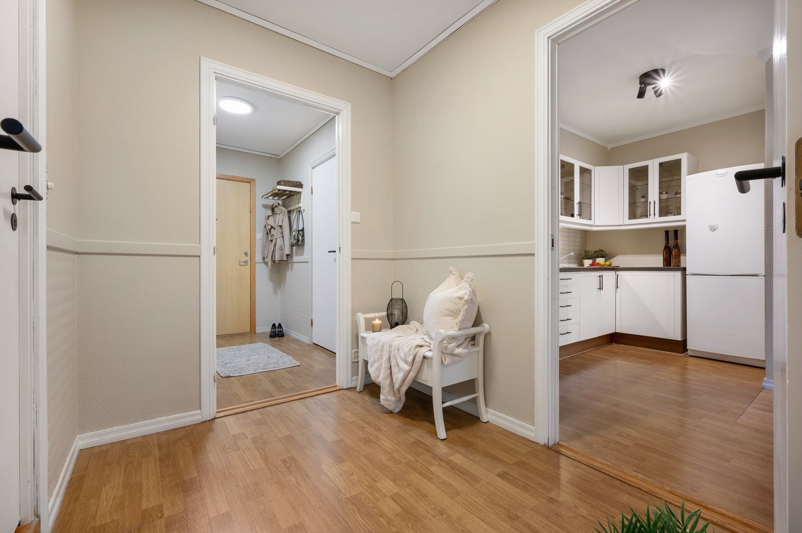 - Romslig mellomgang på 4,5m² - Galleribilde