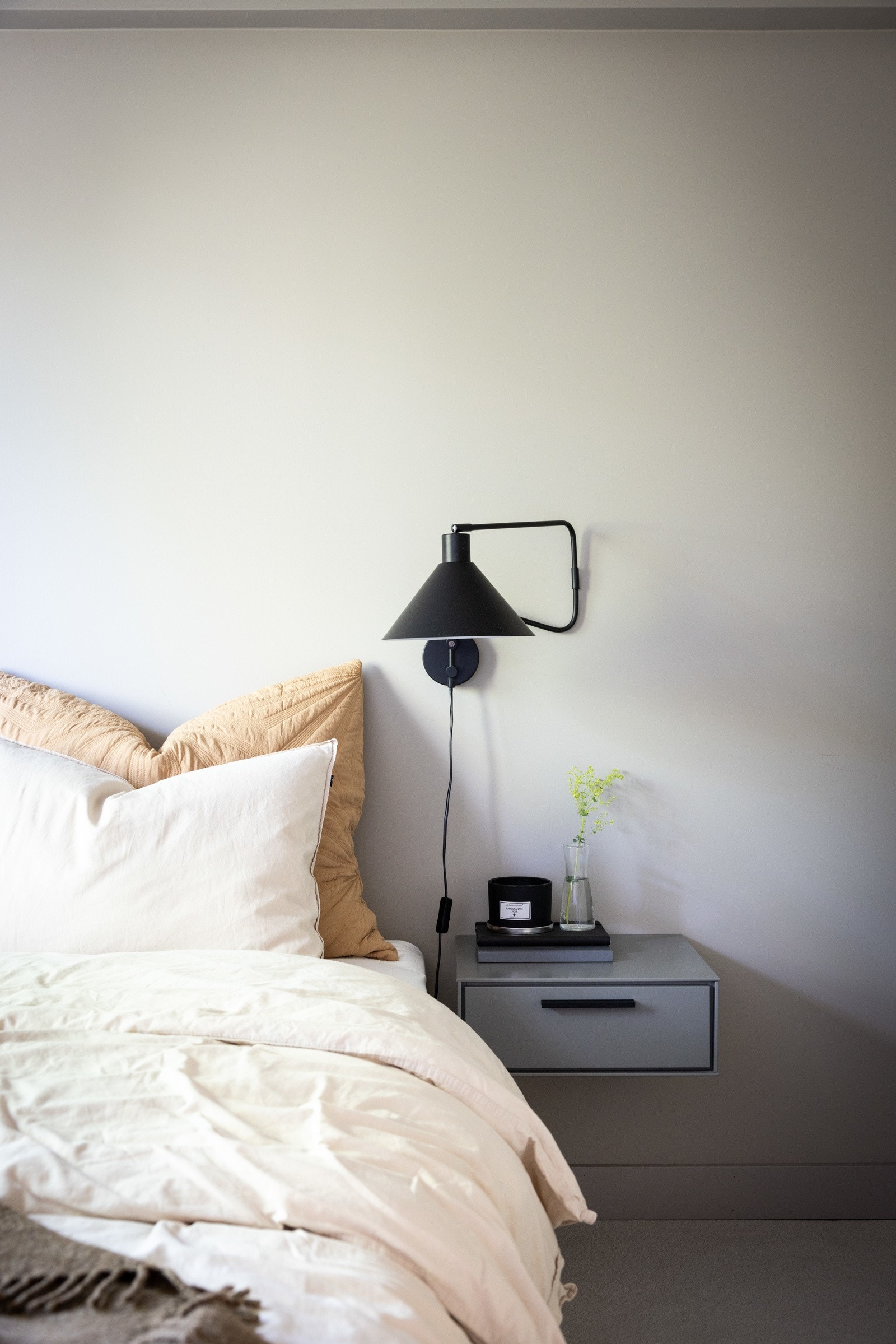 Rommet vender mot rolig bakgård. Sov godt i Birch-Reichenwalds gate 26! Galleribilde