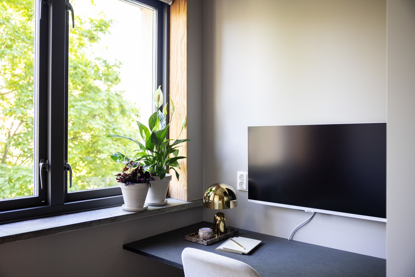 Rommet er i dag innredet som kontor, men har flere bruksmuligheter. Galleribilde