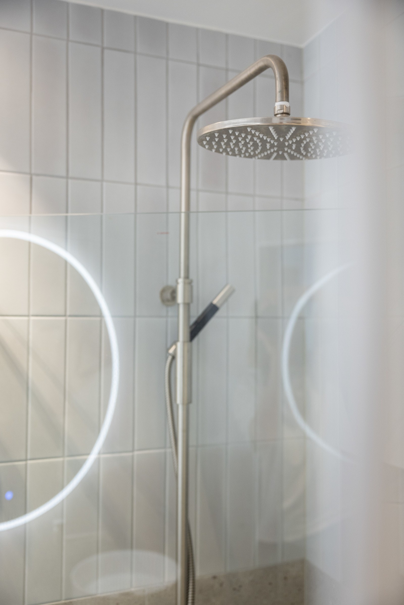 Varme i gulv og downlights i himling. Baderommet ble rehabilitert i 2022. Galleribilde