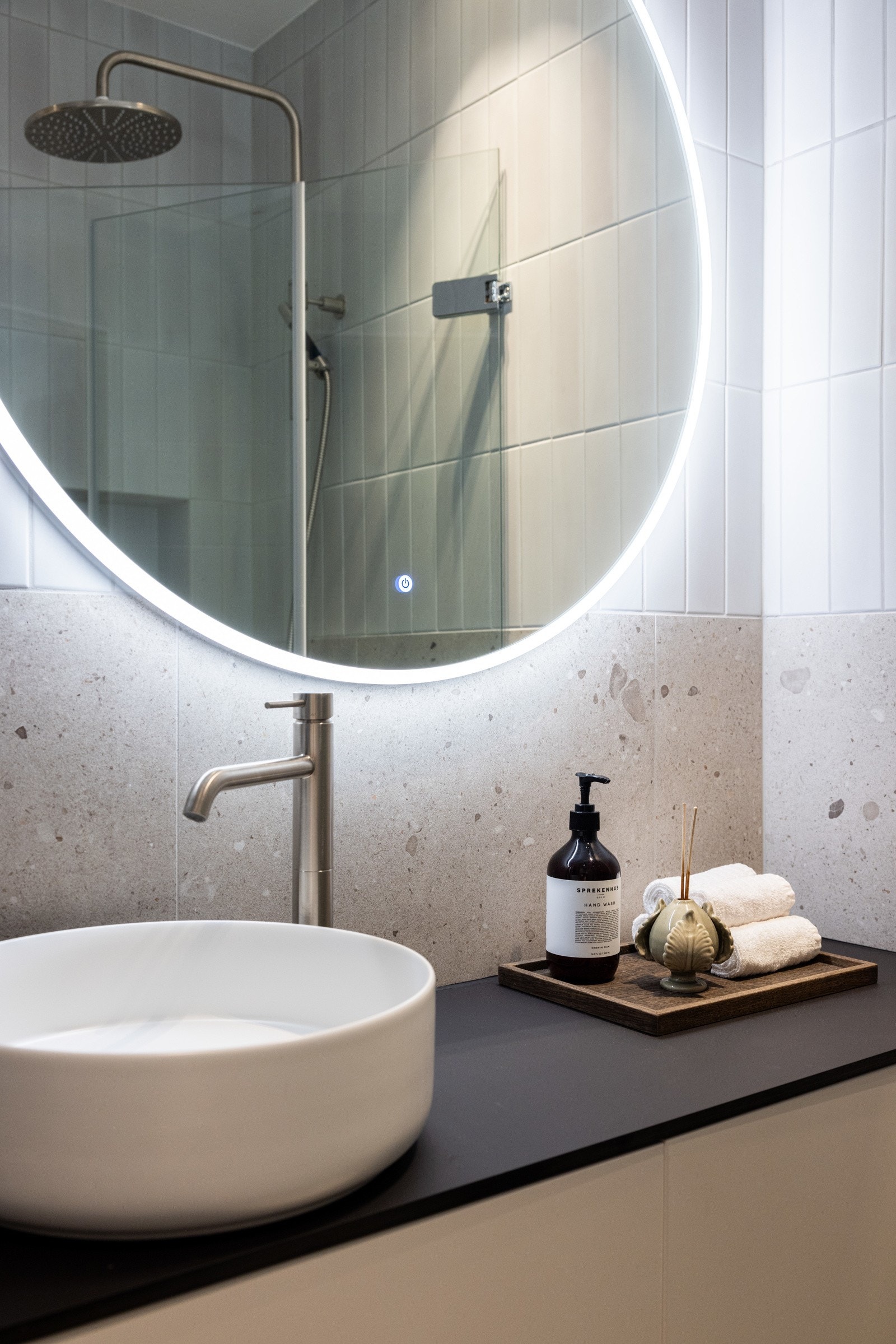 Speil med integrert lys. Galleribilde