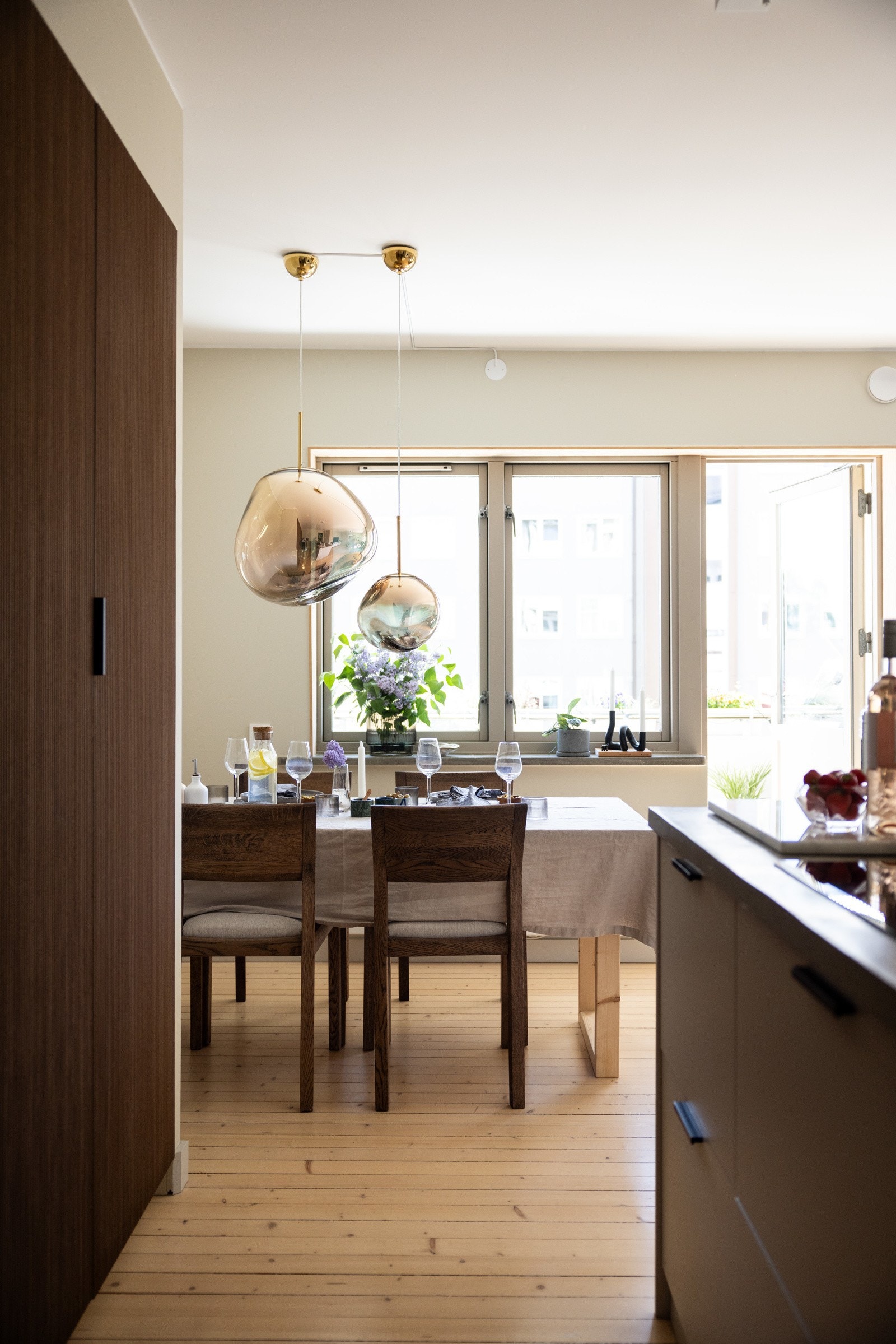 Alle tregulv har blitt etterisolert med blåseisolasjon. Galleribilde