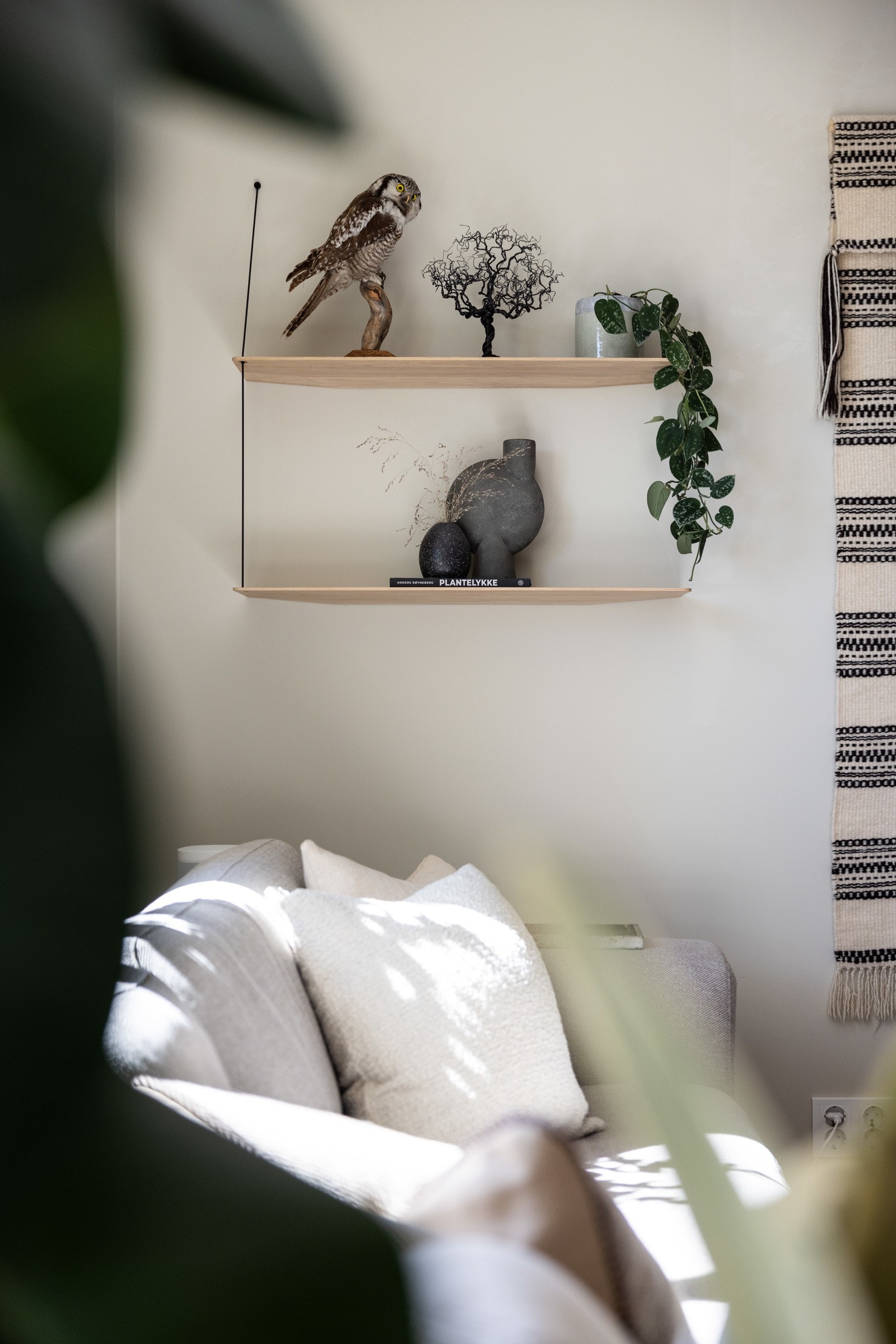 Leiligheten er gjennomgående og har gjennomgått en totalrenovering i 2022. Galleribilde