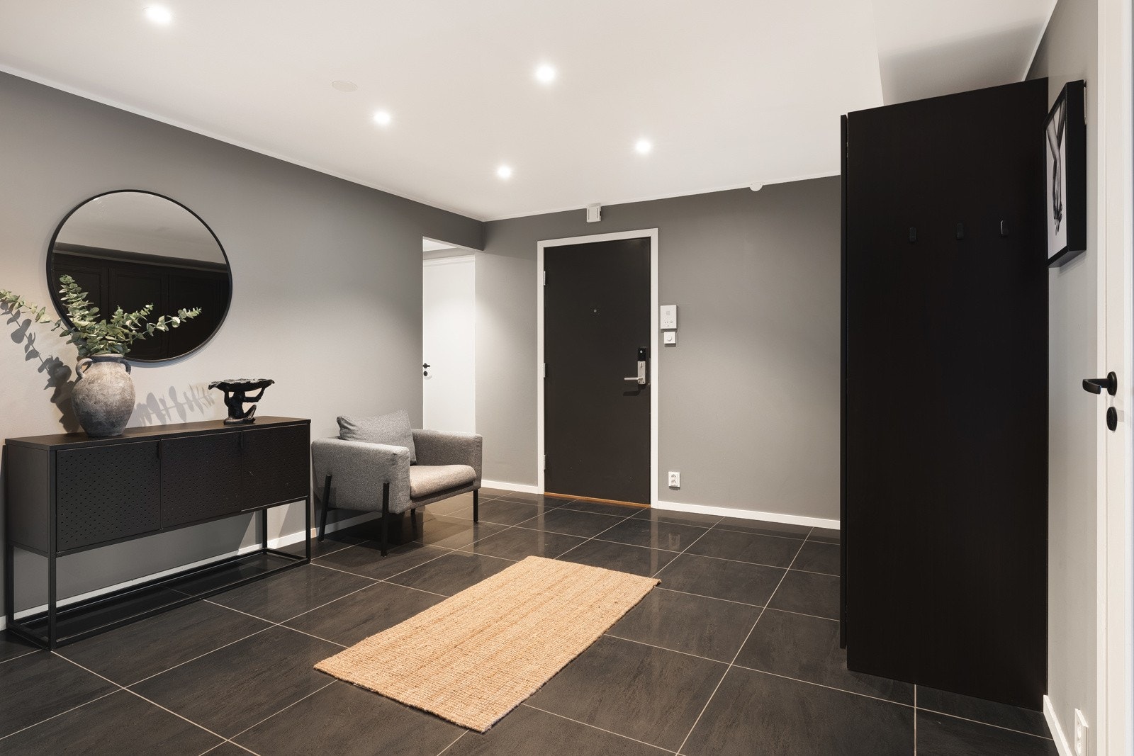 Fine kontraster og spotter i tak. Galleribilde