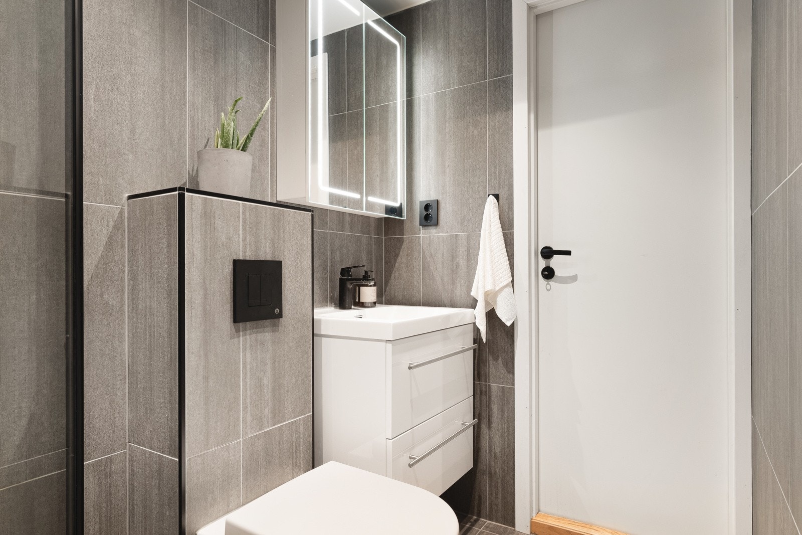 Praktisk med 2 bad, i tillegg til separat vaskerom. Galleribilde