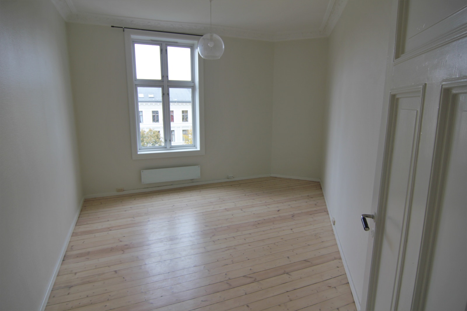 Leiligheten har 3 romslige soverom. Soverom 1. Galleribilde