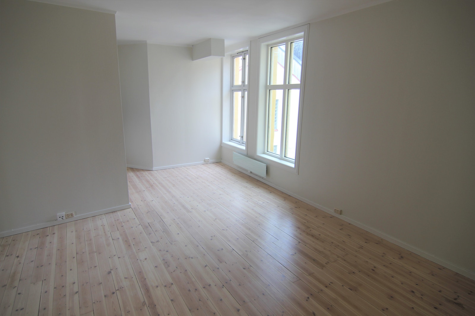 Velkommen til Kirkegårdsgata 8B, en romslig 4-roms leilighet med tilbaketrukket beliggenhe. Galleribilde