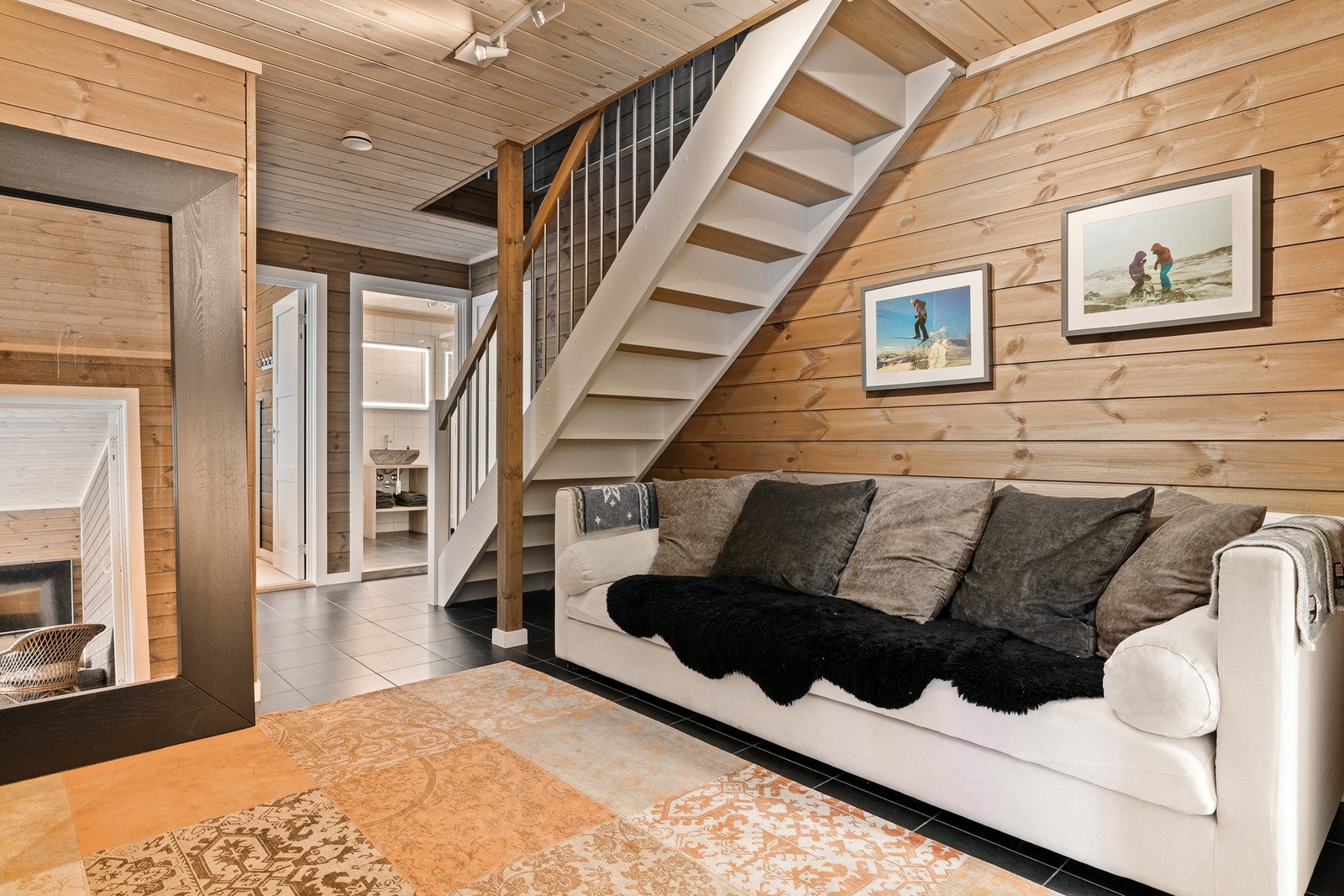 Romslig gang i 1.etasje med varme i gulv Galleribilde