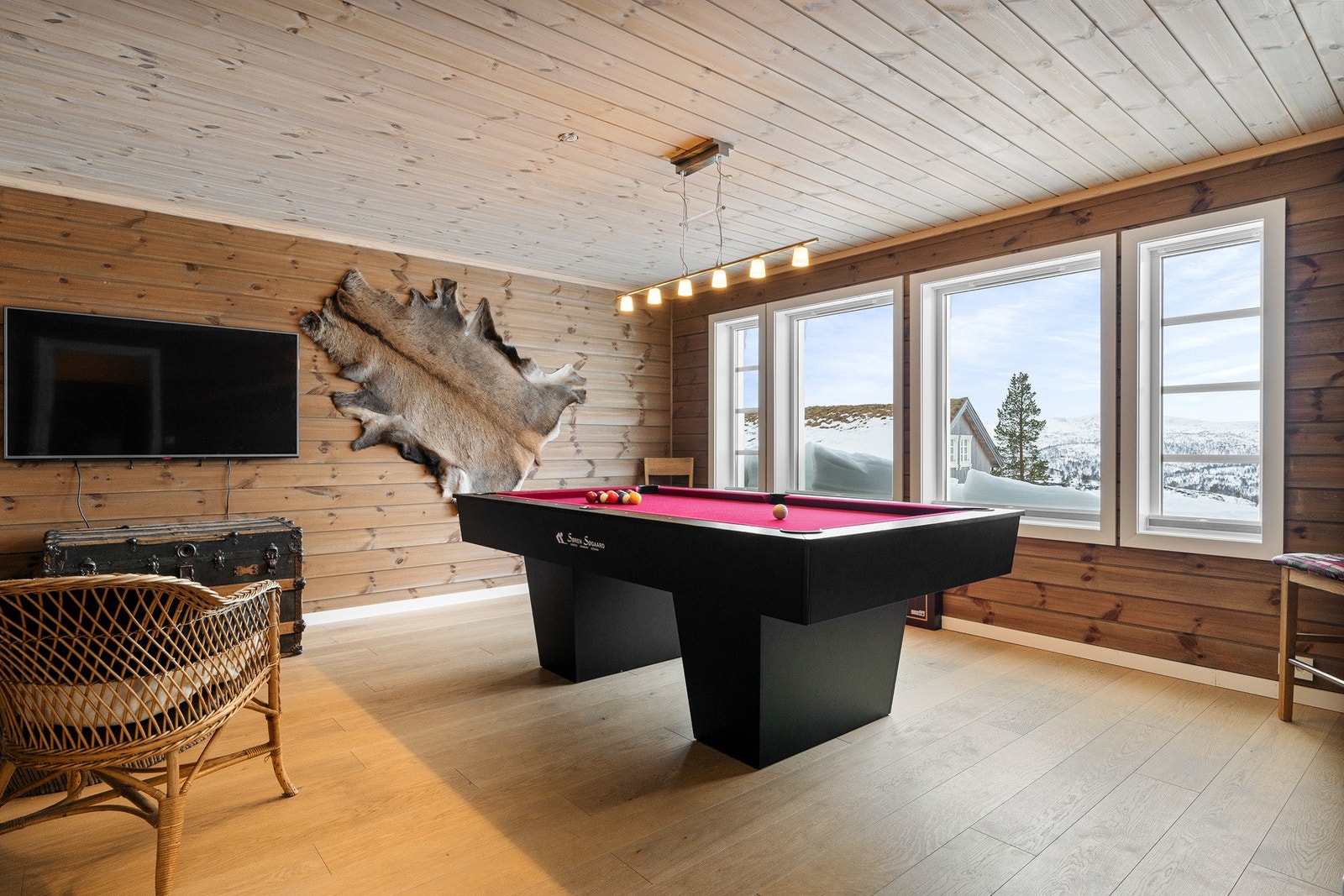 Kjellerstue med biljardbord Galleribilde