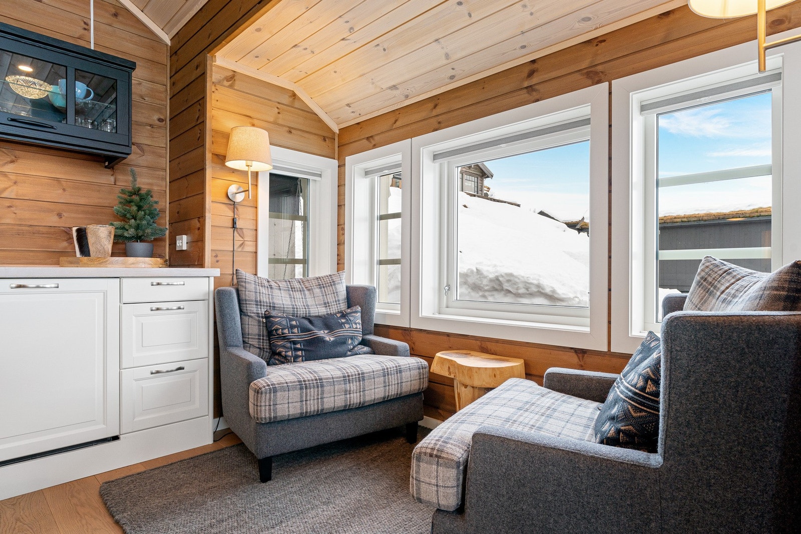 Meget trivelig sted hvor man kan kose seg med morgenkaffien mens man nyter utsikten Galleribilde